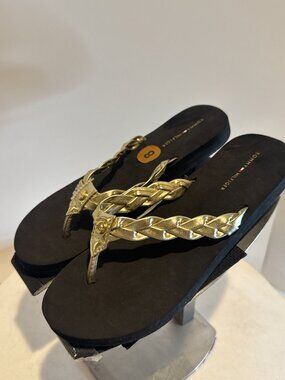 Tommy Hilfiger Women's Flip Flops size 8 NEW